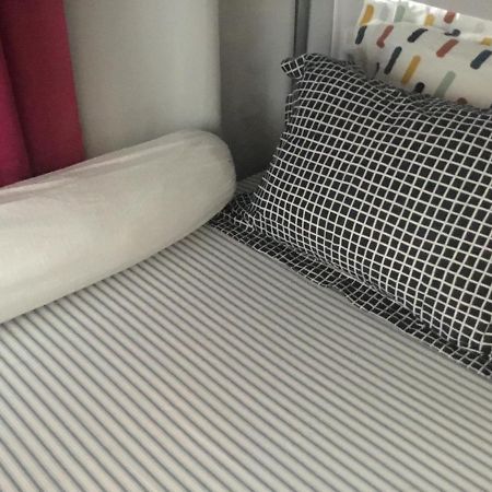 Just For Sleep - Parisian Male Dorm Room -Daily Stays 8Pm To 10Am- Contact Booking Message On The Arrival- Pas D'Appel Phone โบบิญญี ภายนอก รูปภาพ